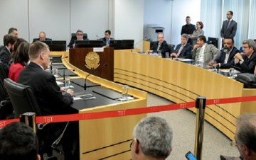 Correios insistem em cortes no plano de saúde dos trabalhadores